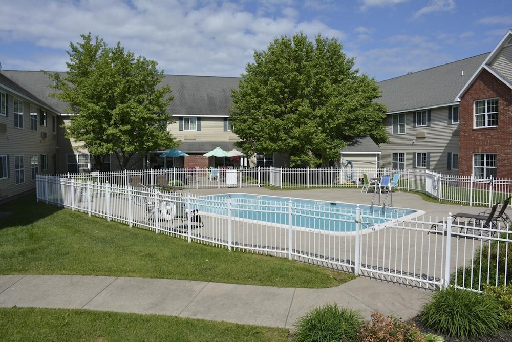 Cresthill Suites Syracuse 52/53