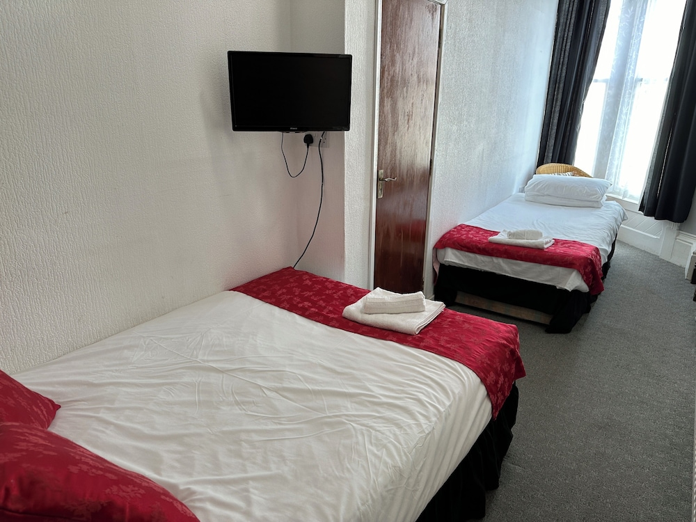 Tuxford House Hotel 12/34
