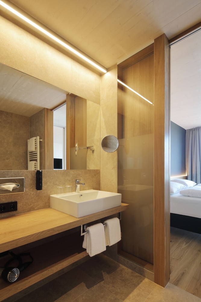 2ND Home Hotel 42/43