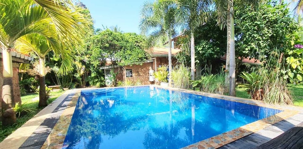 Pavana Hotel 61/63
