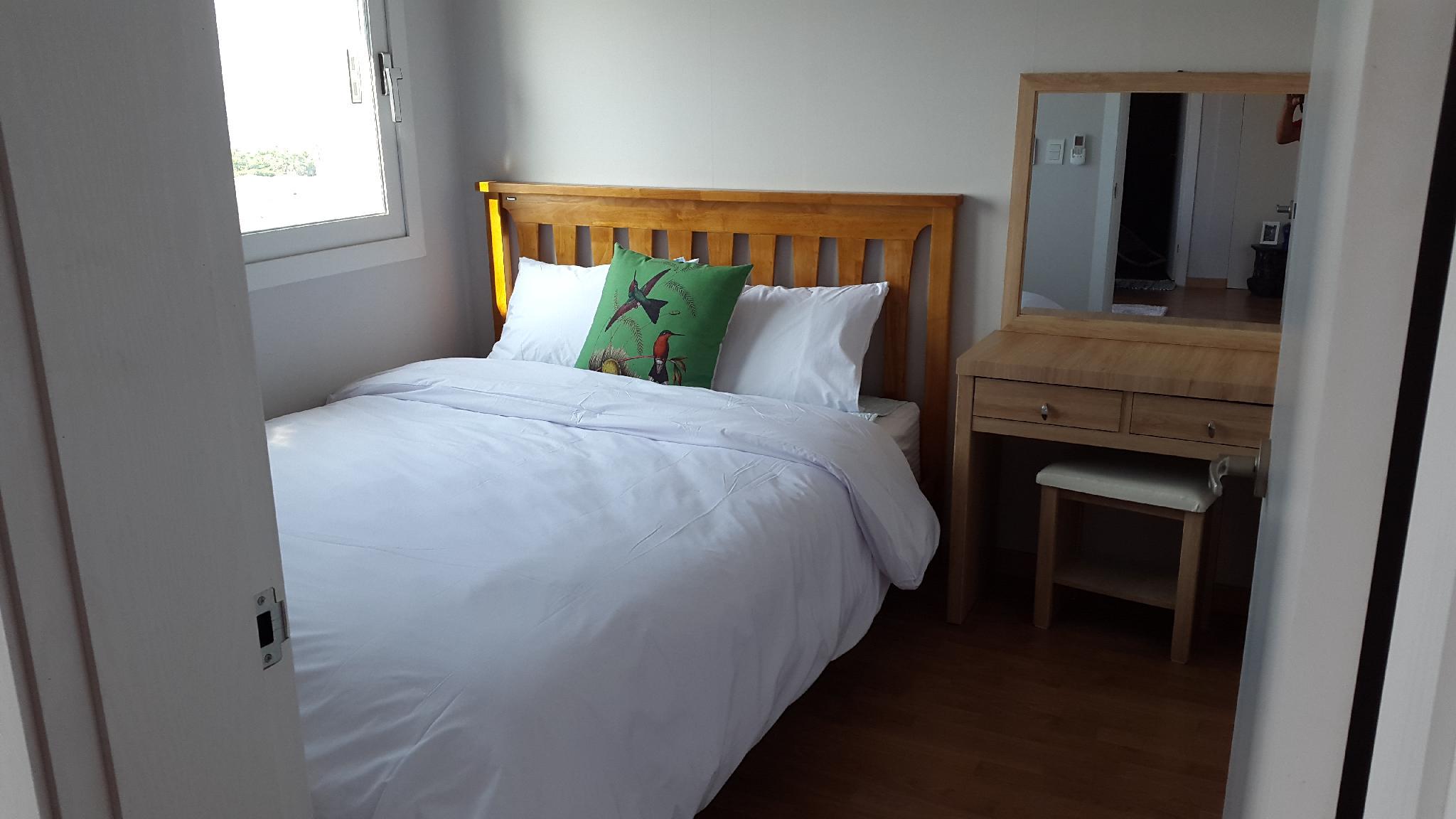2 BEDROOMS