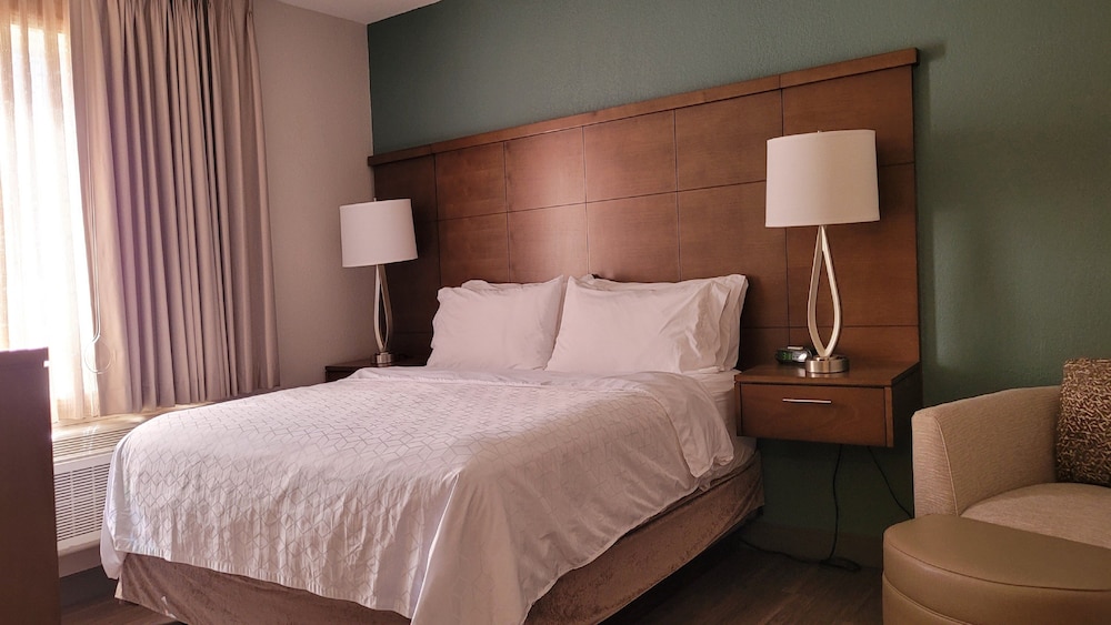 Staybridge Suites Hotel Calgary Airport 12/74