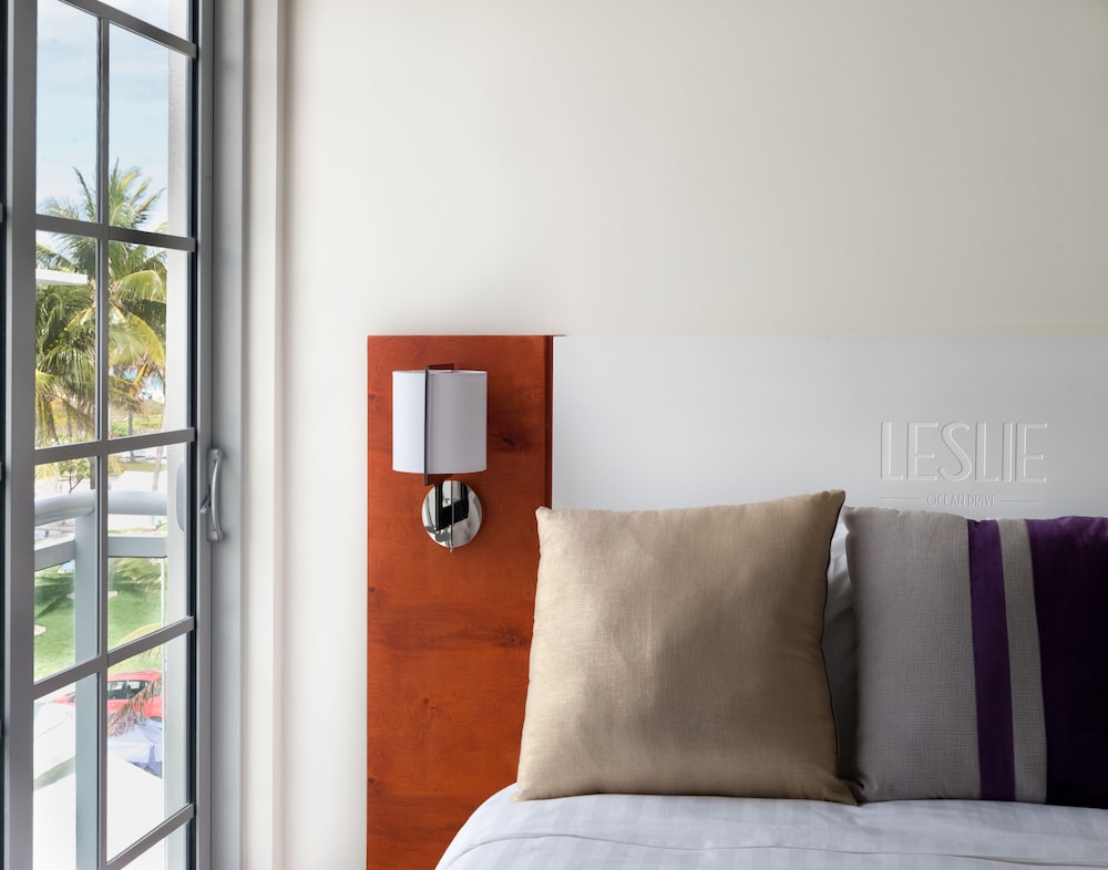 Leslie Hotel Ocean Drive 36/66