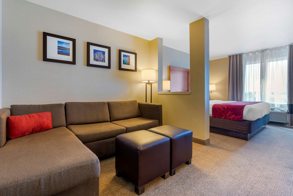 Comfort Suites Redding - Shasta Lake 32/52