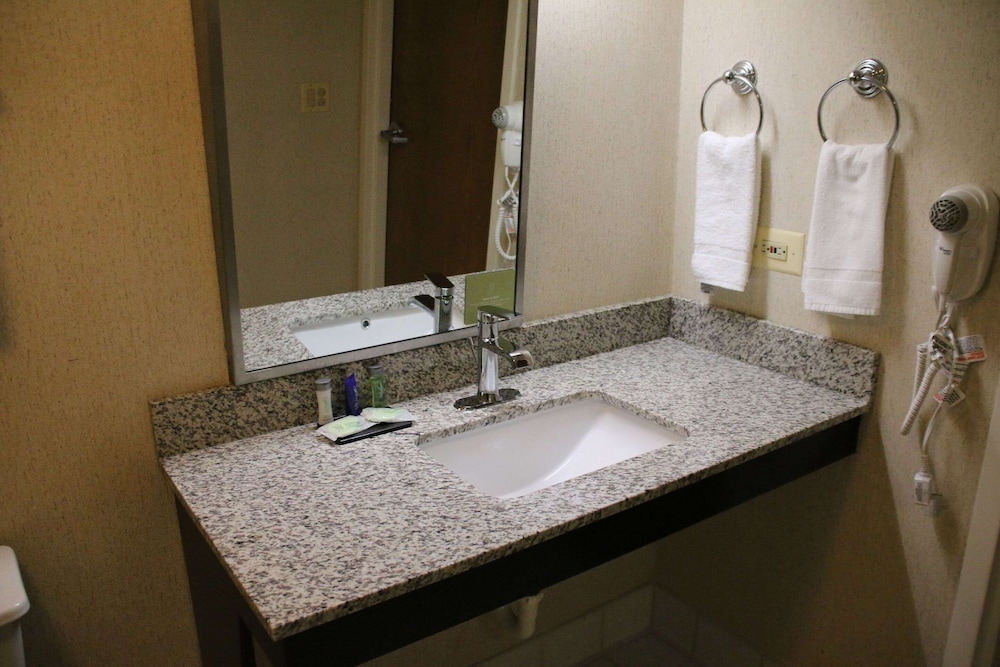 Sleep Inn Near Great Lakes Naval Base 12/38