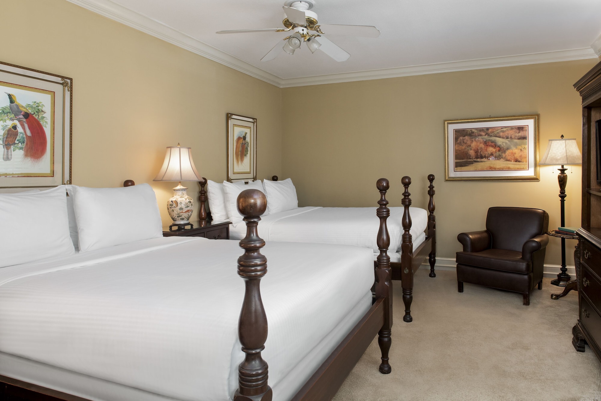 TRADITIONAL, 2 QUEEN BEDS
