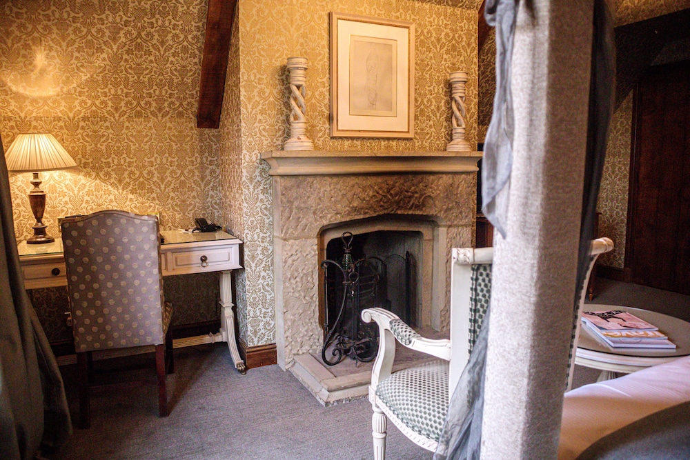 Langshott Manor 19/76