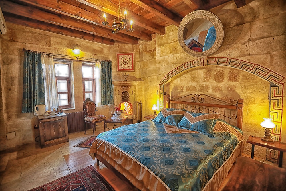 Traveller Apos S Cave Hotel 32/76