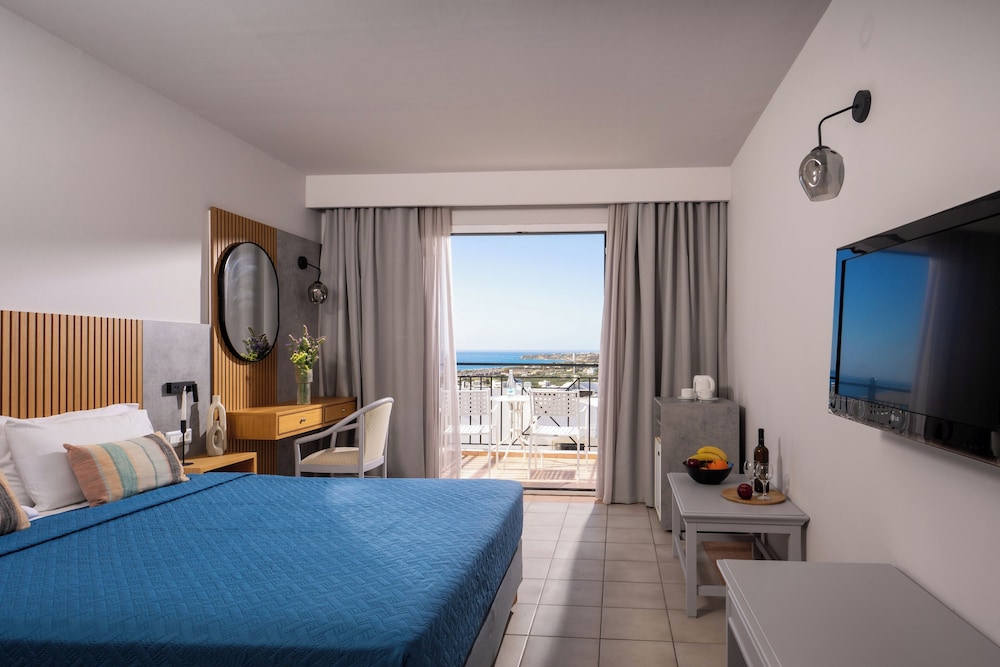 غرفة بسرير مزدوج بإطلالة على البحر مع أريكة، Mare Village Ierapetra 9/10