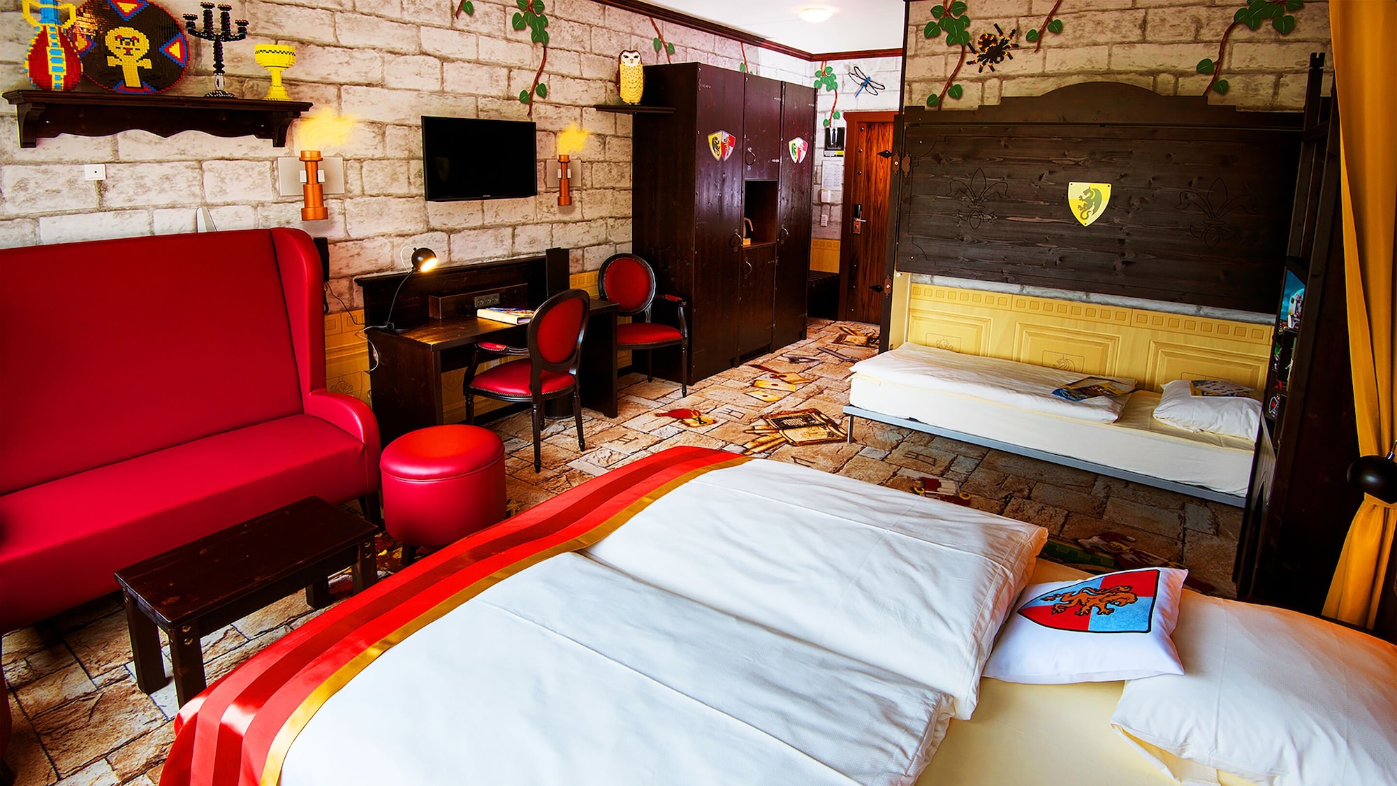 Kingdom, 1 Double and 2 Bunk Beds