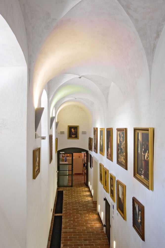 Monastery Hotel 67/89