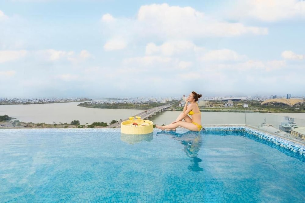 RHM Luxury Hotel And Suite 45/53