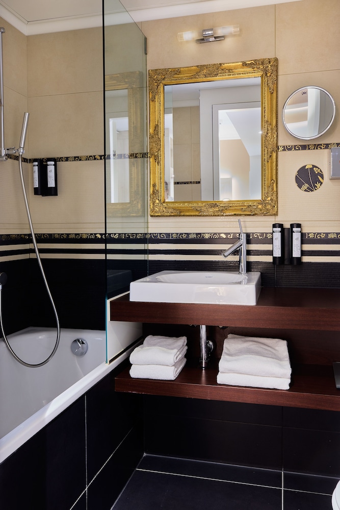 Top, Deluxe, Twin Beds, with View، HOTEL ST GOTTHARD 7/7