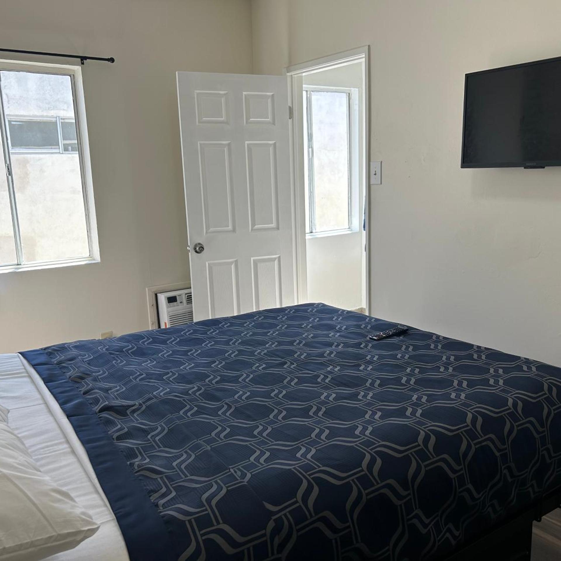 Budget Inn Hollywood 16/32