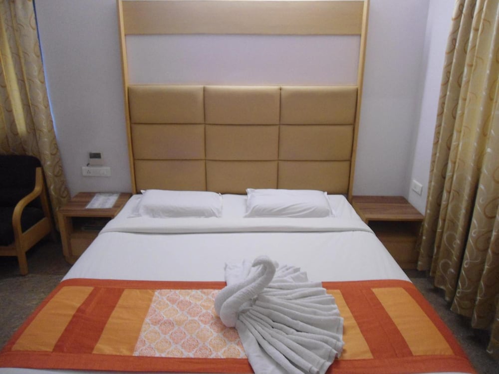 HOTEL RAJADHANE 35/53