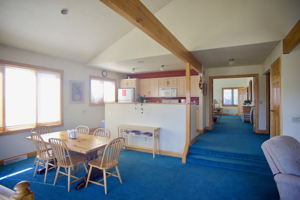 Settlement Courtyard Inn & Lavender Spa 35/66