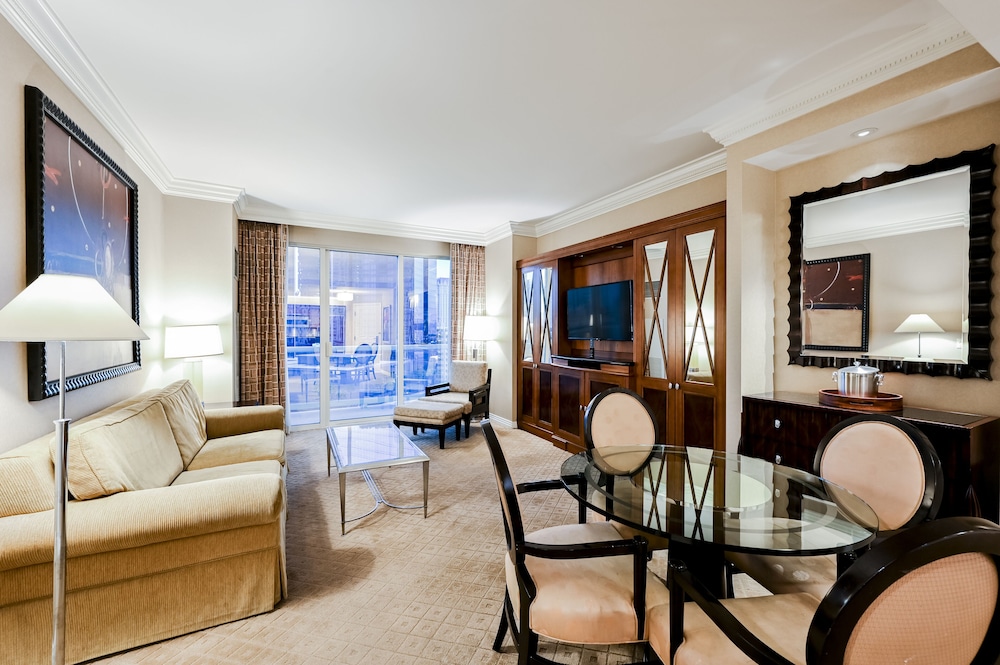Stripviewsuites At Signature 49/73
