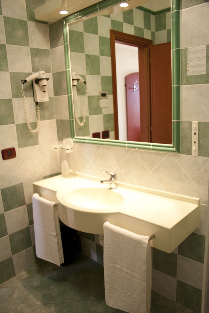 Hotel Felix 70/72