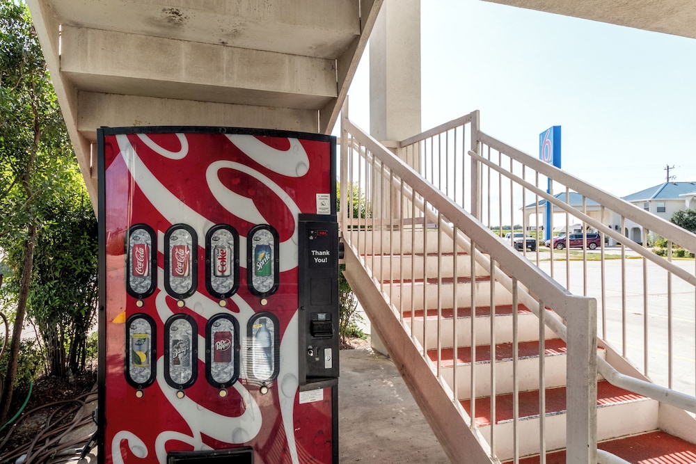 Motel6 Seguin, TX 48/53