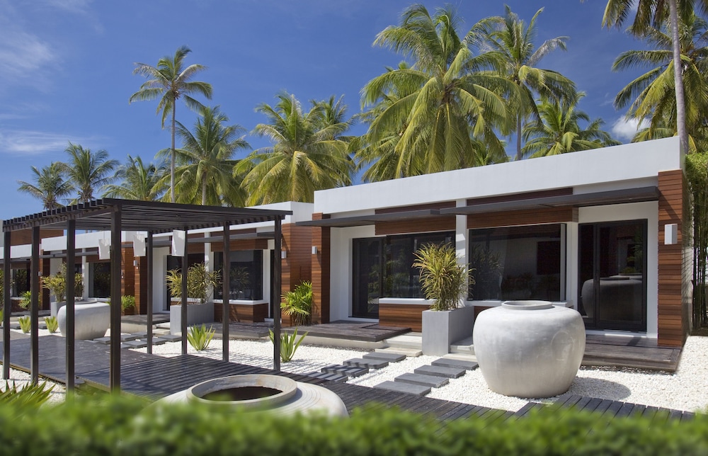 Aava Resort And Spa 8/66