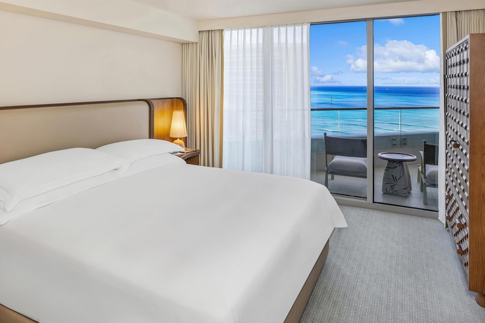 Renovated, Superior, King Bed, Partial Ocean View