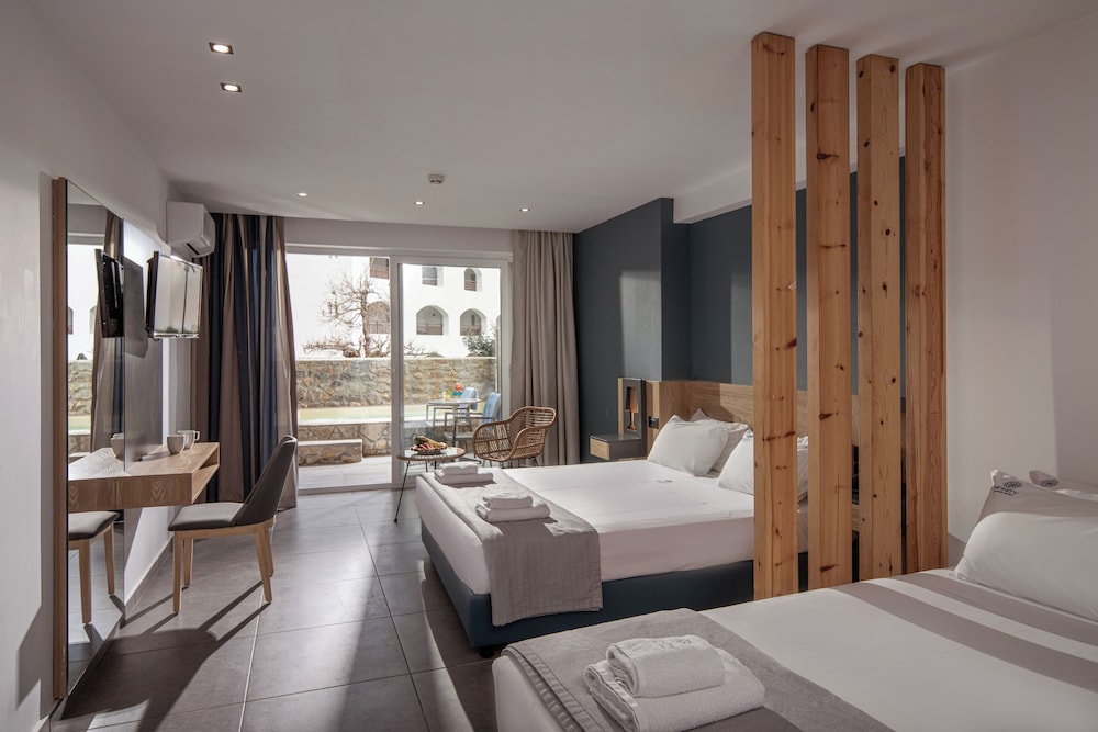 Superior, 1 King and 1 Single Beds, Outdoor Jetted Tub، Enorme Infinity Beach 3/9