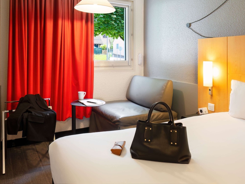Ibis Cergy Pontoise Le Port 63/67