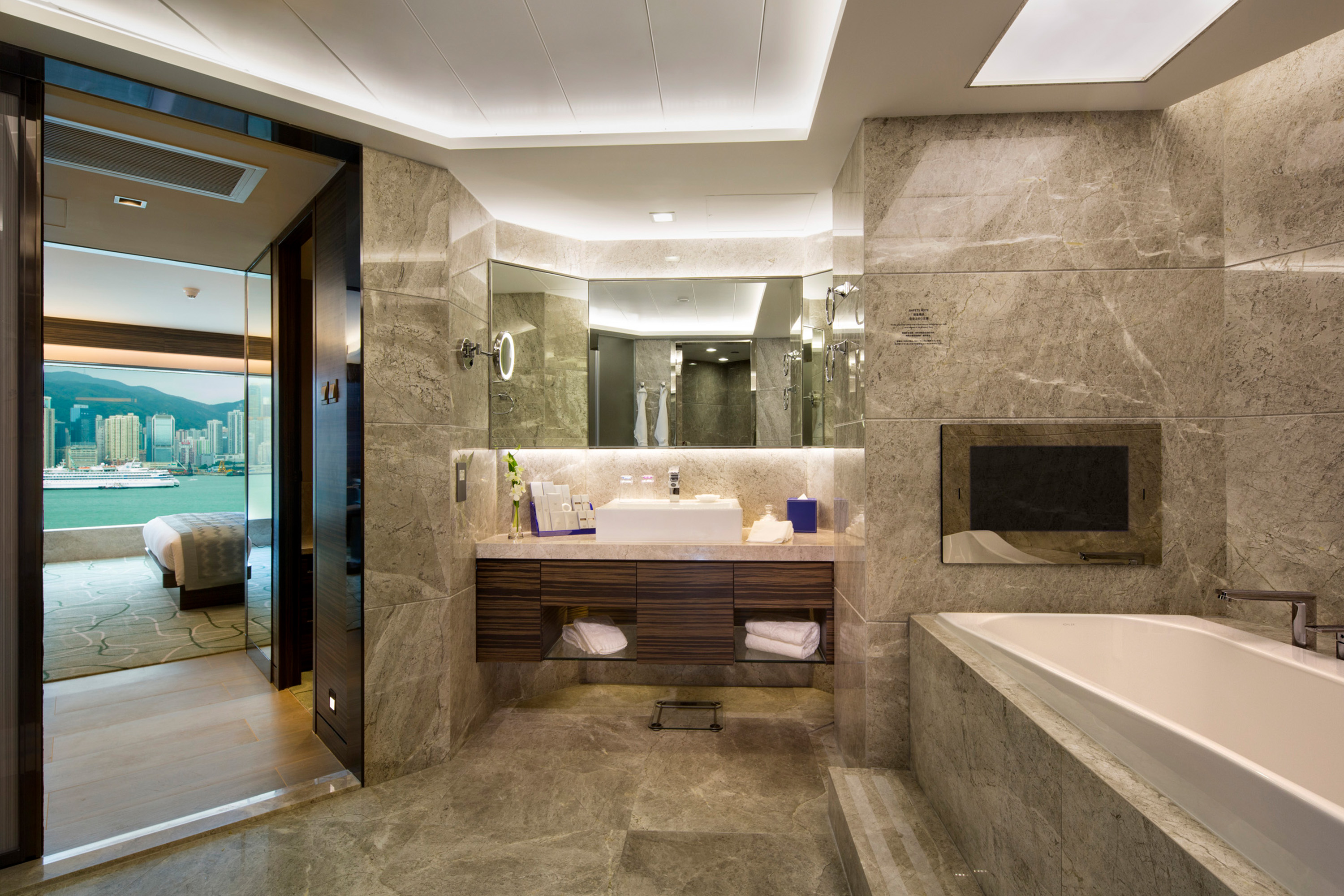 Deluxe, Suite, Harbour View, New World Millennium Hong Kong 3/4