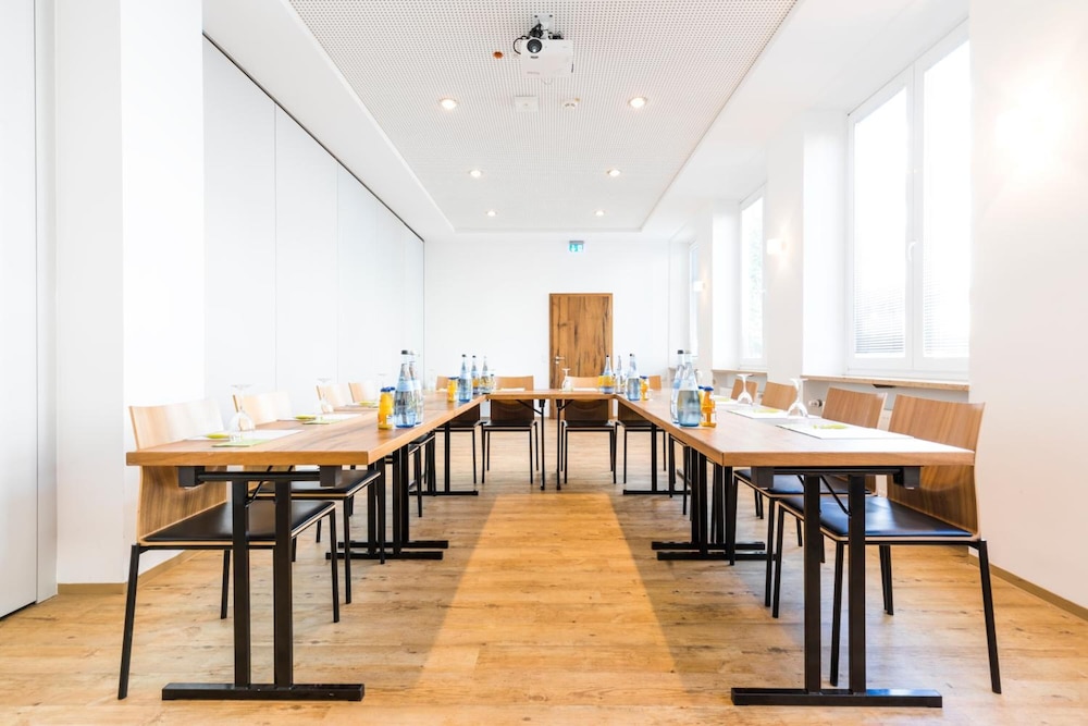 RiKu Hotel Neu-Ulm 36/42