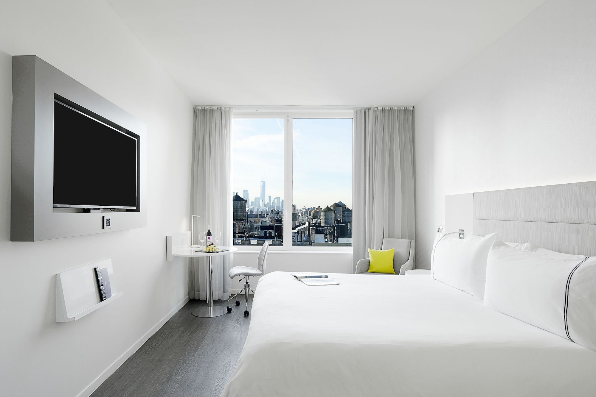 Innside, King Bed, City View