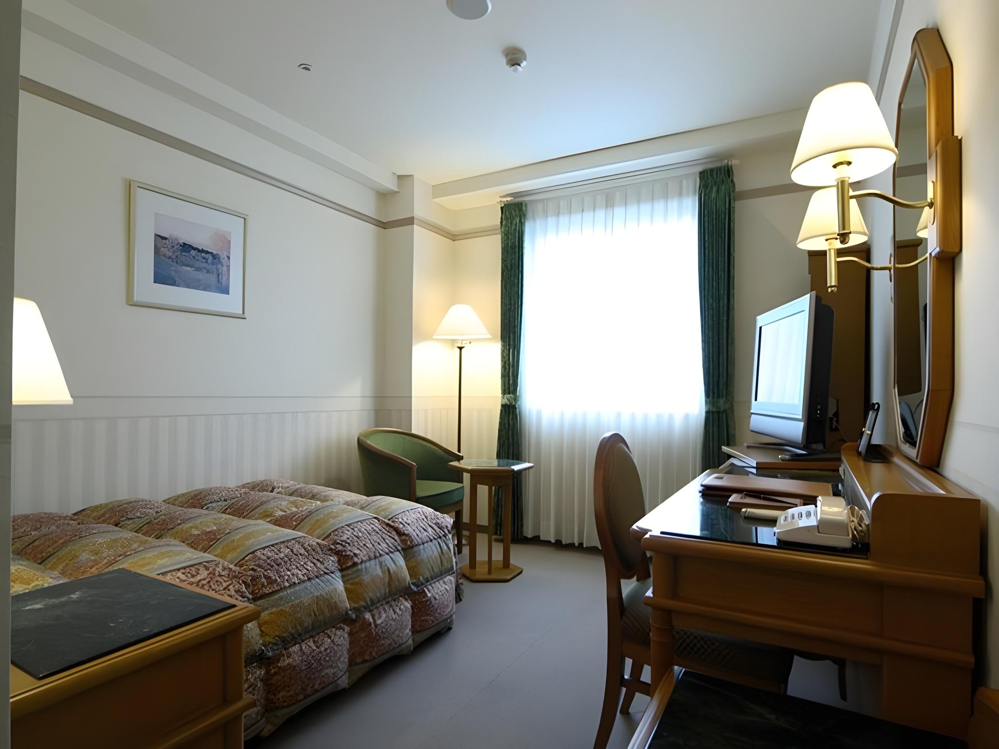En City Hotel Nobeoka (ex Hotel Merieges Nobeoka) 11/21