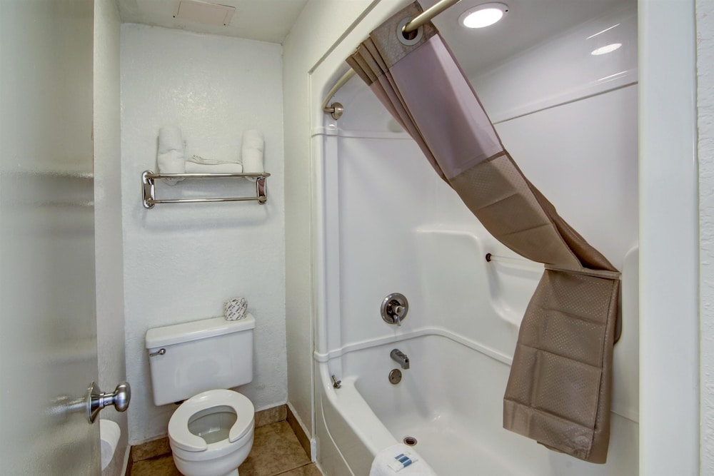 Studio6 Grand Prairie, TX 55/60