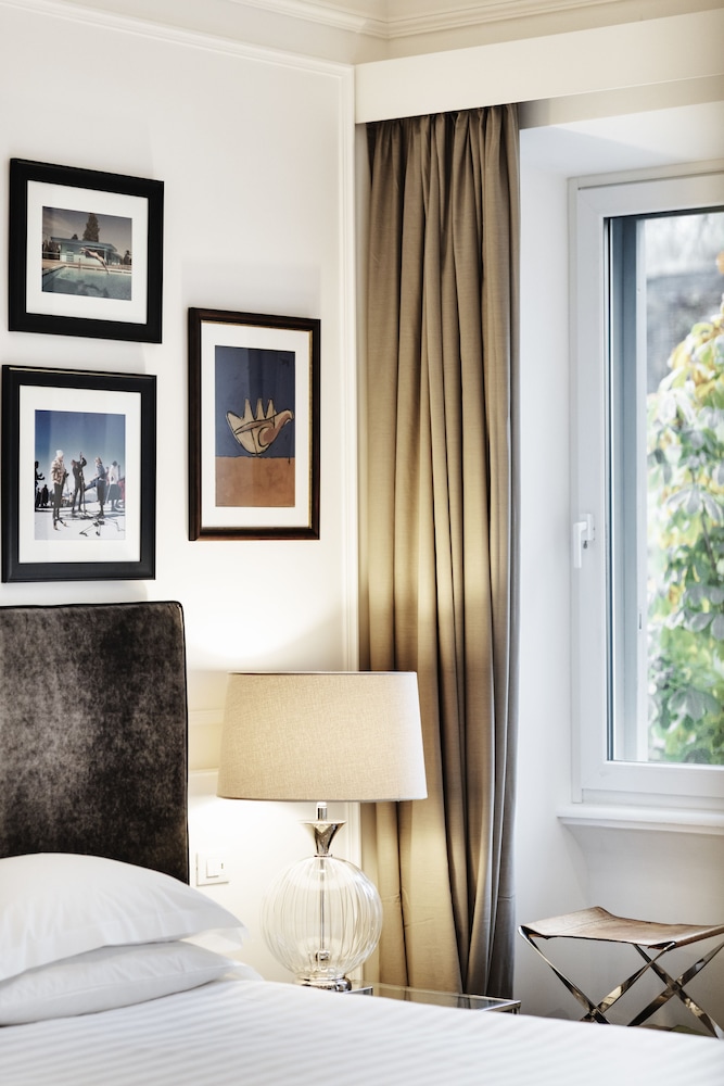 The Shire Hotel 34/46