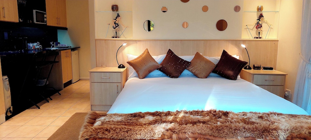 River, King Bed