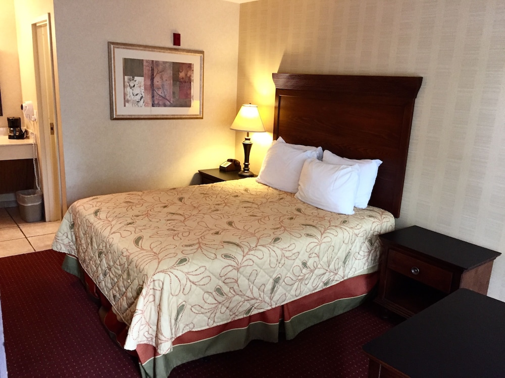 Suburban Studios Branson On The Strip 10/21