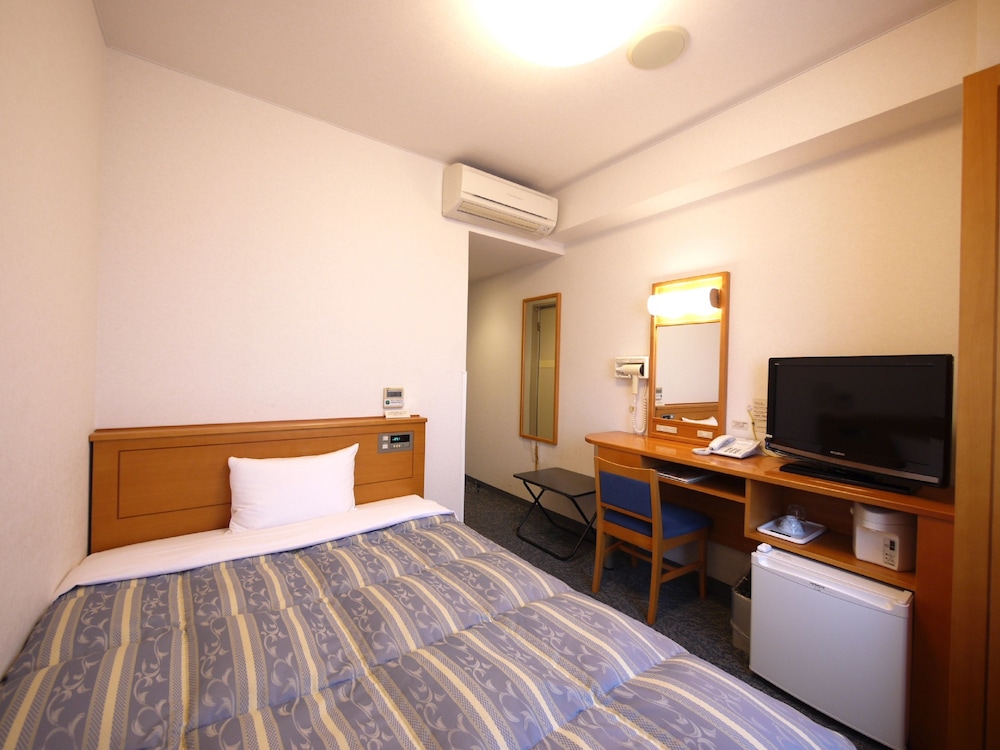 Hotel Route-Inn Niihama 12/63