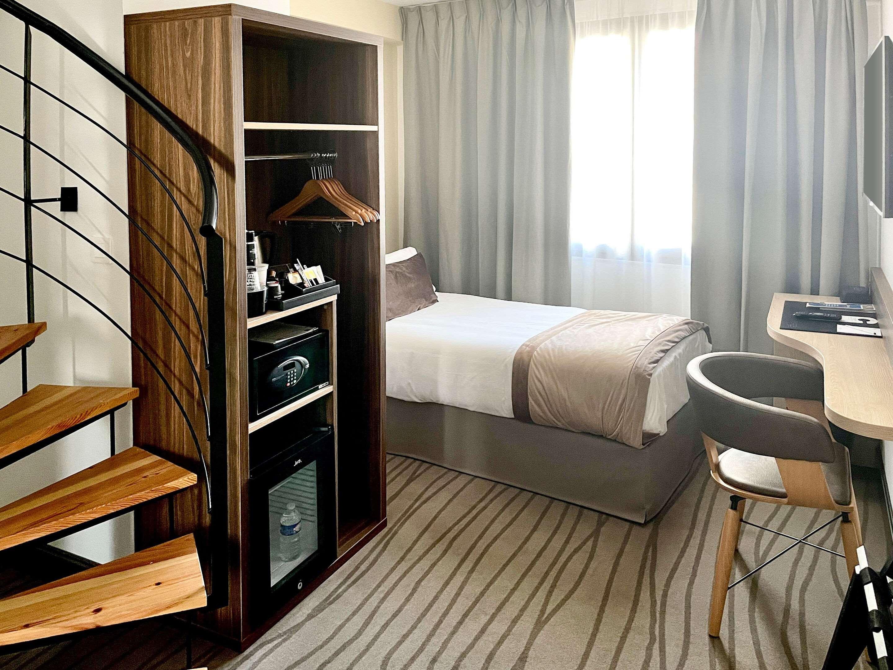 UPGRADE, SINGLE BED