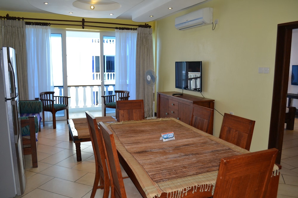 Cowrie Shell Beach Apartments 36/50