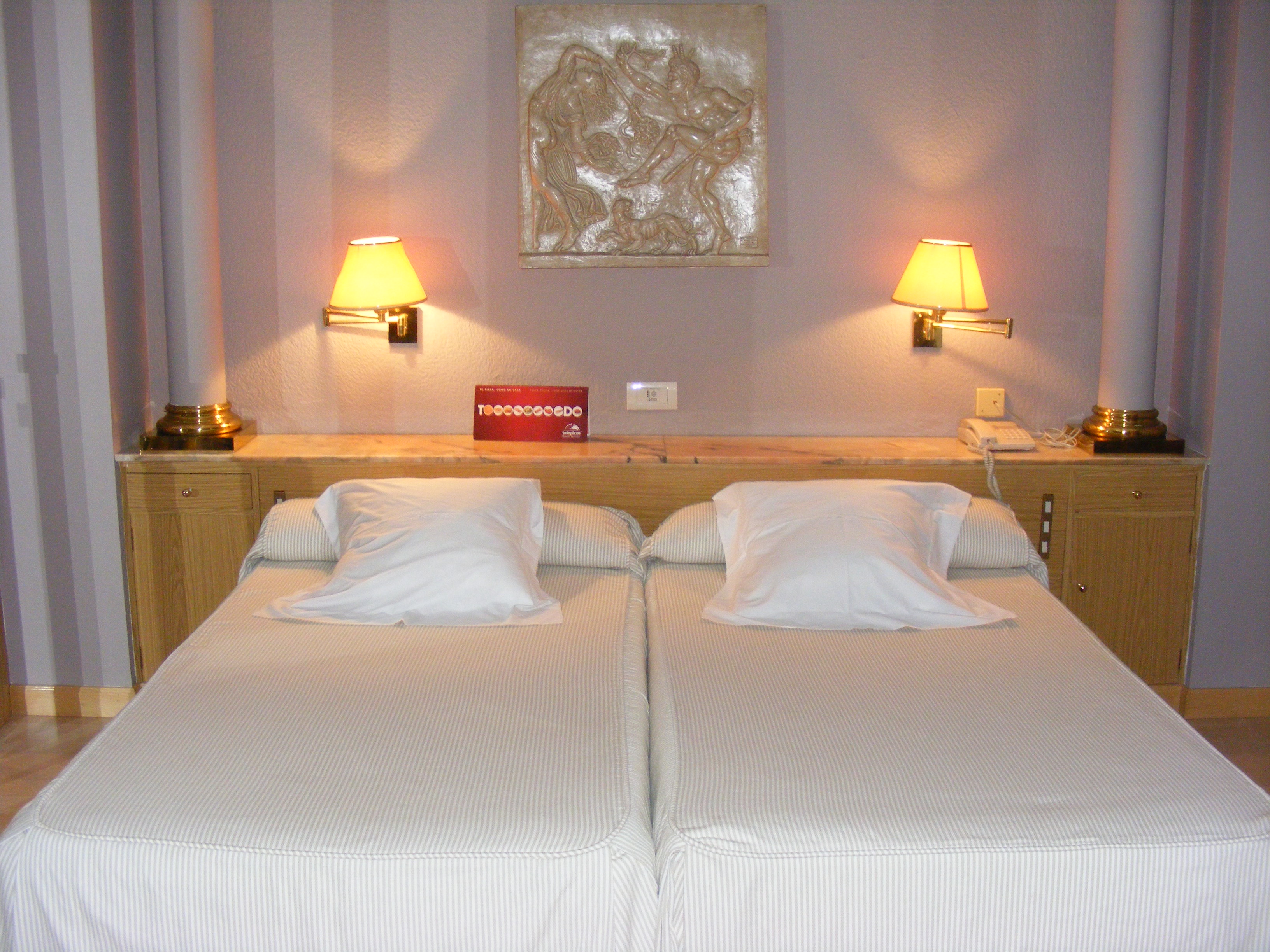 ROOM, TRIPLE