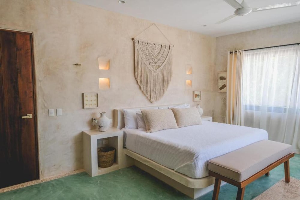 STANDARD, KING BED