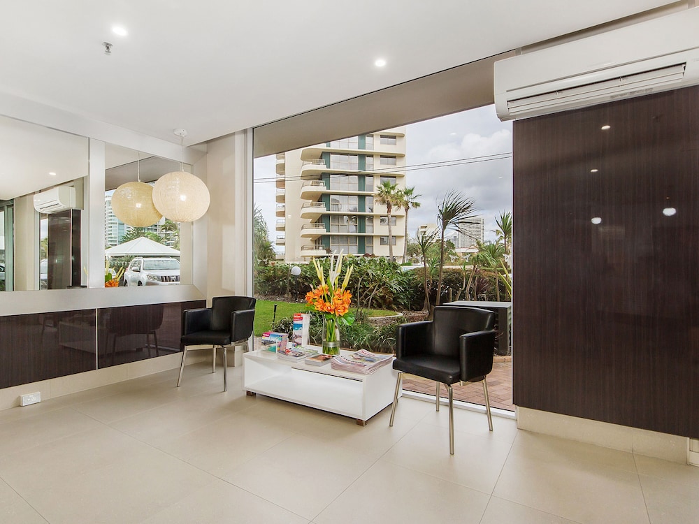 Sunbird Beach Resort 10/67