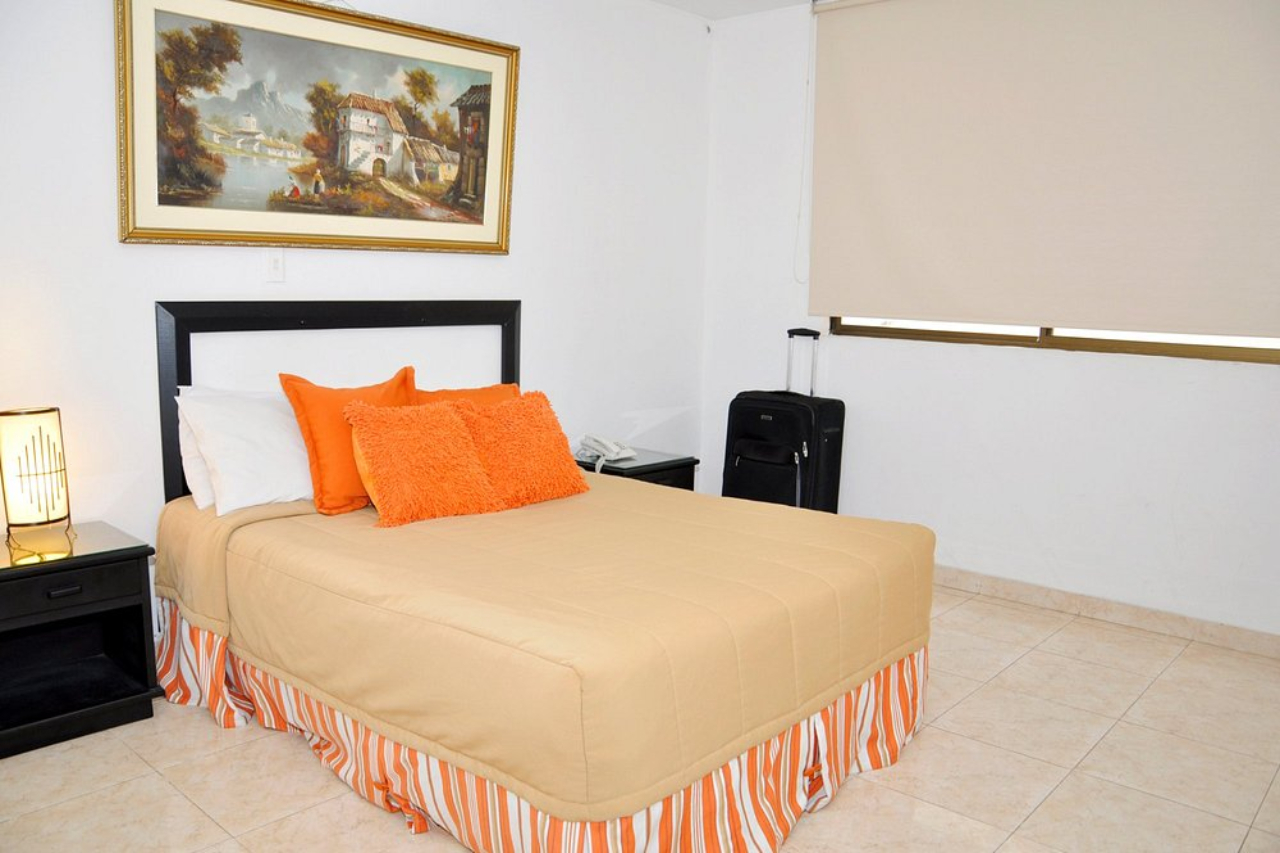 Hotel Axis Inn By GEH Suites 17/30