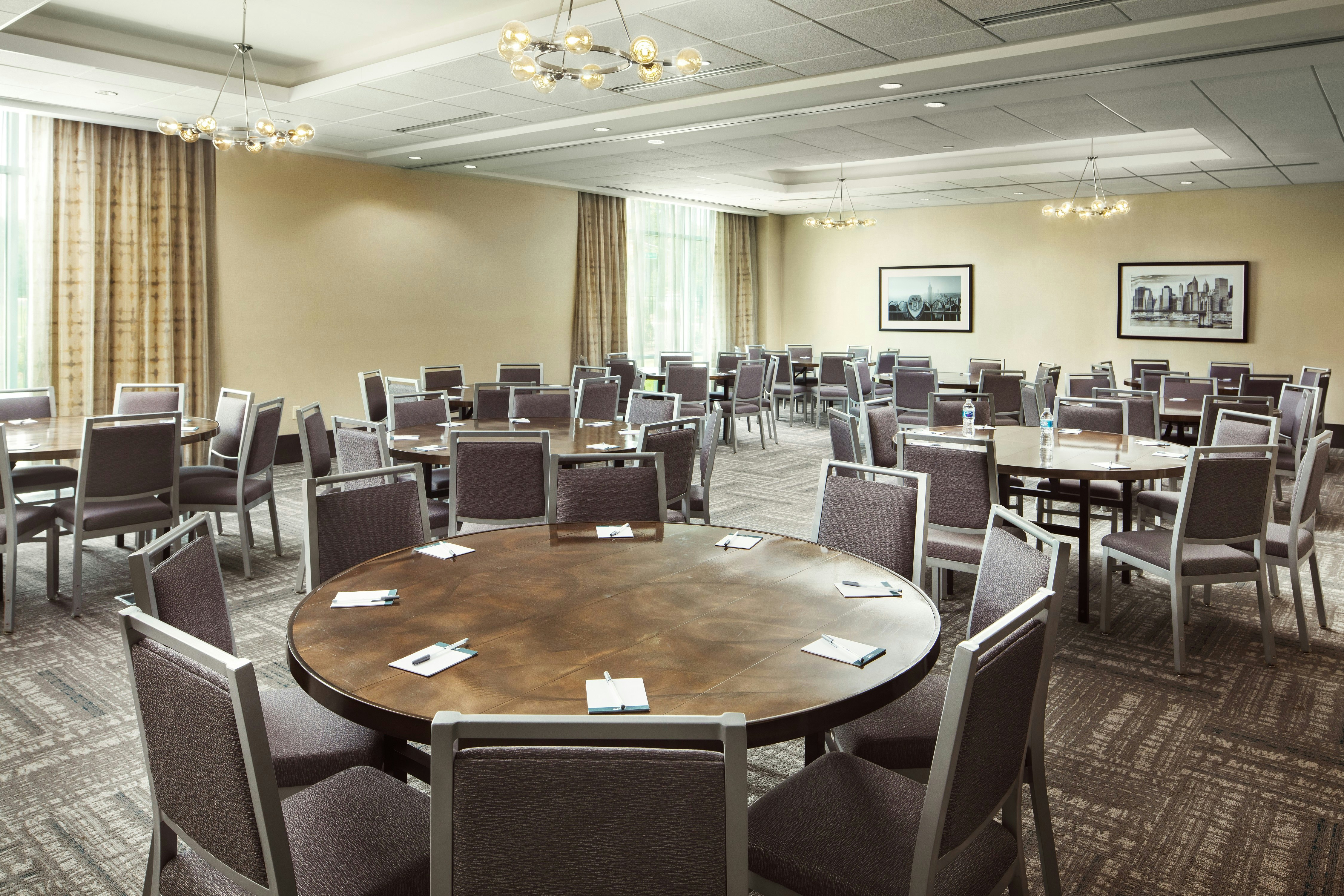 Hampton Inn and Suites Teaneck Glenpointe, NJ 34/41