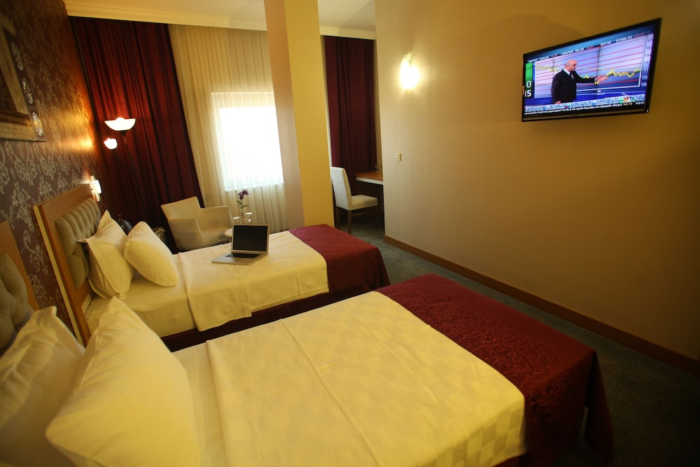 HELIKON BUSINESS HOTEL 8/35