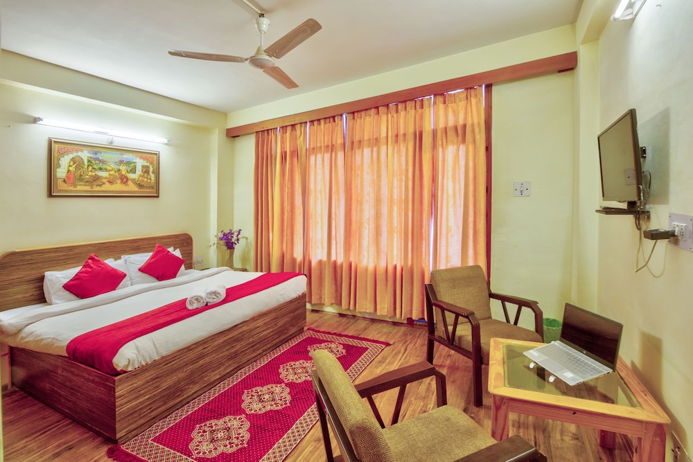 Hotel Monarch Residency 24/50