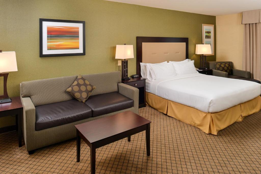 Suite, King Bed, Accessible