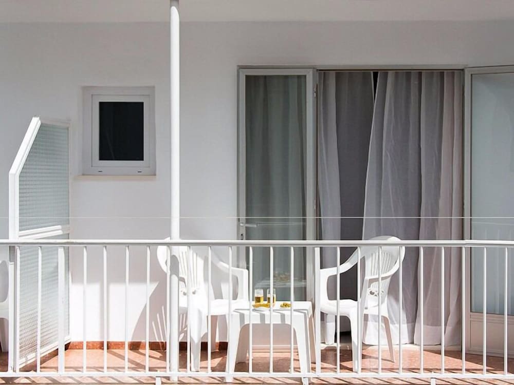Hostal Menurka 37/50