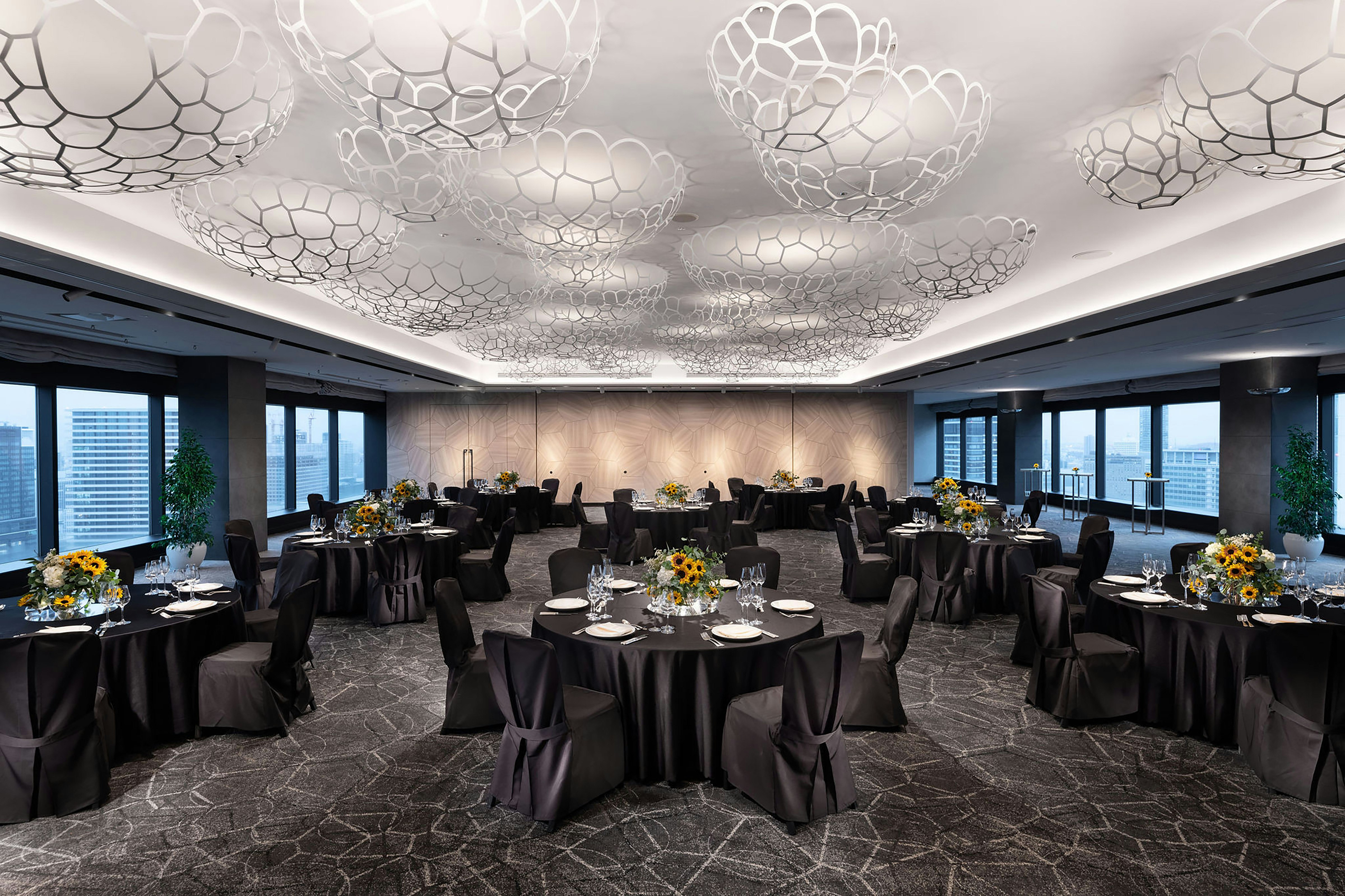 Hilton Osaka 75/77