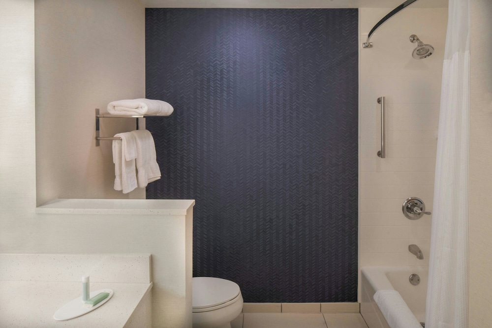 غرفة بسريرين كوين لذوي الإعاقة، Fairfield Inn And Suites Savannah Midtown 4/8