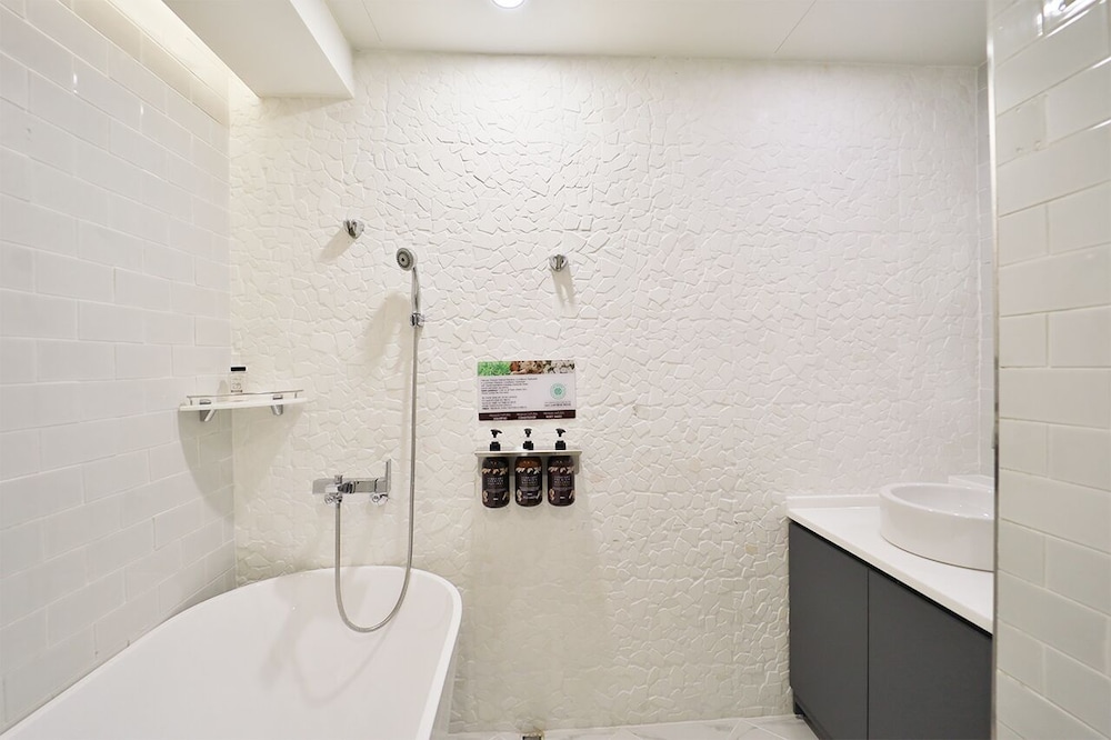 February Hotel Hwanggeum 15/93